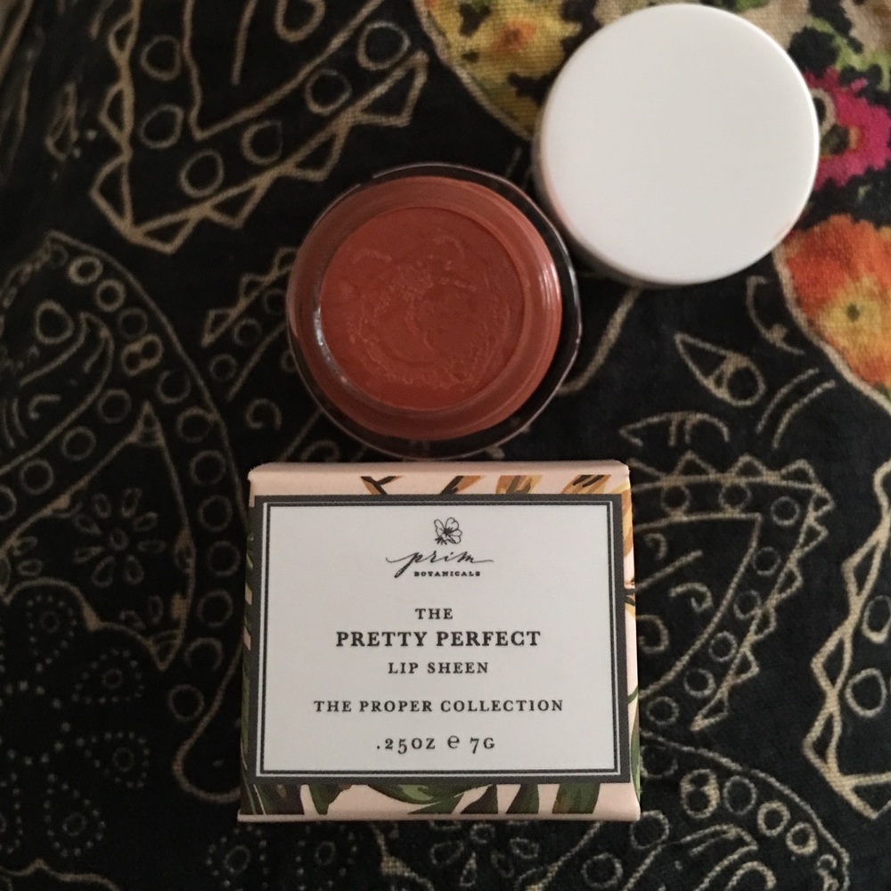 NIB🌹ANTHRO-Indie brand Lip sheen/ universal nude